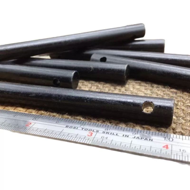 2PCS 8 * 80mm Perforated Campi - Ferro Rod Striker recensione e prezzo