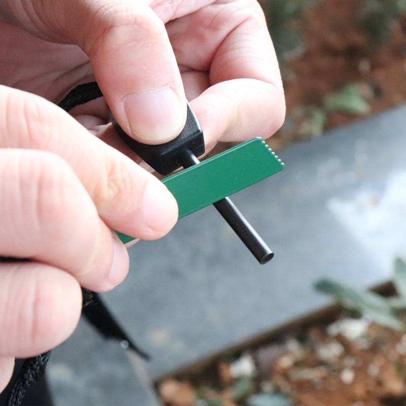 Mini Wilderness Survival Porta - Ferro Rod Striker recensione e prezzo