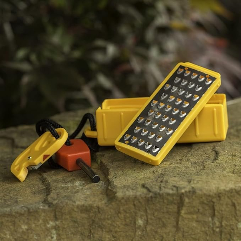 Lightweight Tinder Maker with  - Ferro Rod Striker recensione e prezzo